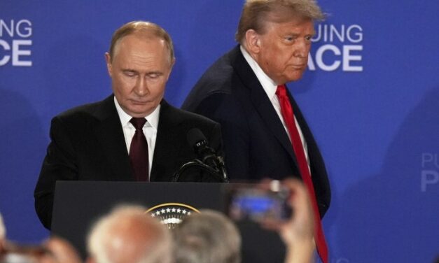 Government papers found at Captain Cook hotel reveal new details of Trump-Putin summit