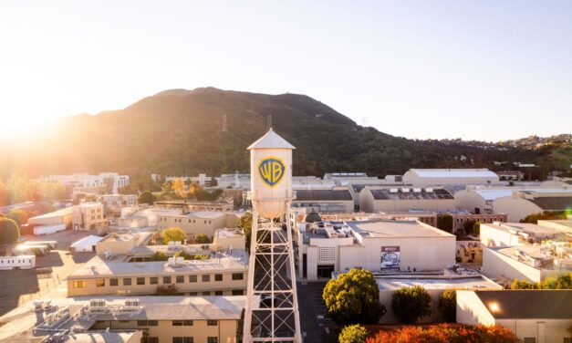 In reversal, Warner Bros. jilts Netflix for Paramount