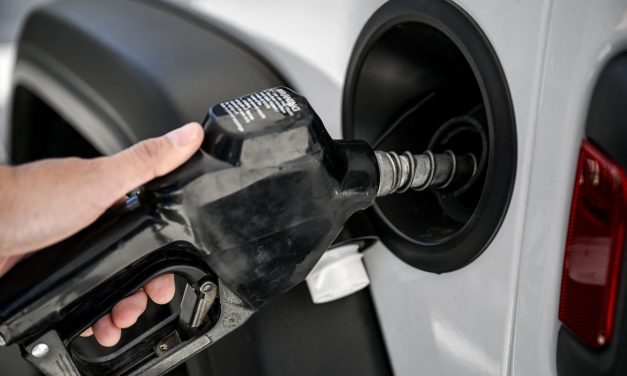 Gas crosses $4 a gallon in U.S. for the first time in 3 years