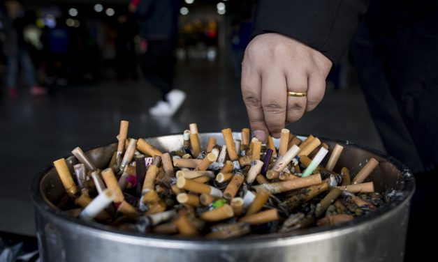 Smokers in China are being chided by anti-smoking women
