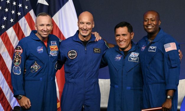 NASA names 4 astronauts on the ‘highly complex’ Artemis III lunar training mission