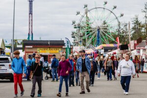 Giant pumpkins, crab legs and a water-skiing squirrel named Twiggy: Alaska State Fair celebrates 90 years