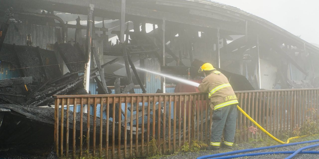 Marine Bar & Hungry Beaver Pizza burns down