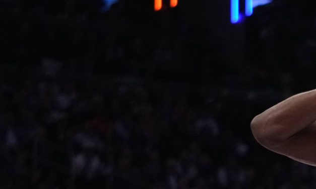 LeBron James talks smack with Knicks fans in victorious 76ers debut
