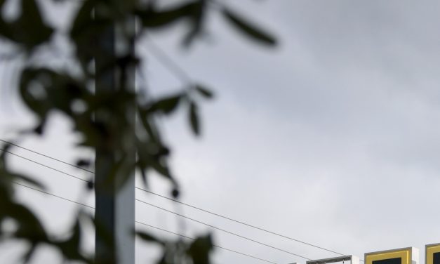 At least 2 deaths attributed to Isaias after hurricane bashes Florida and Alabama
